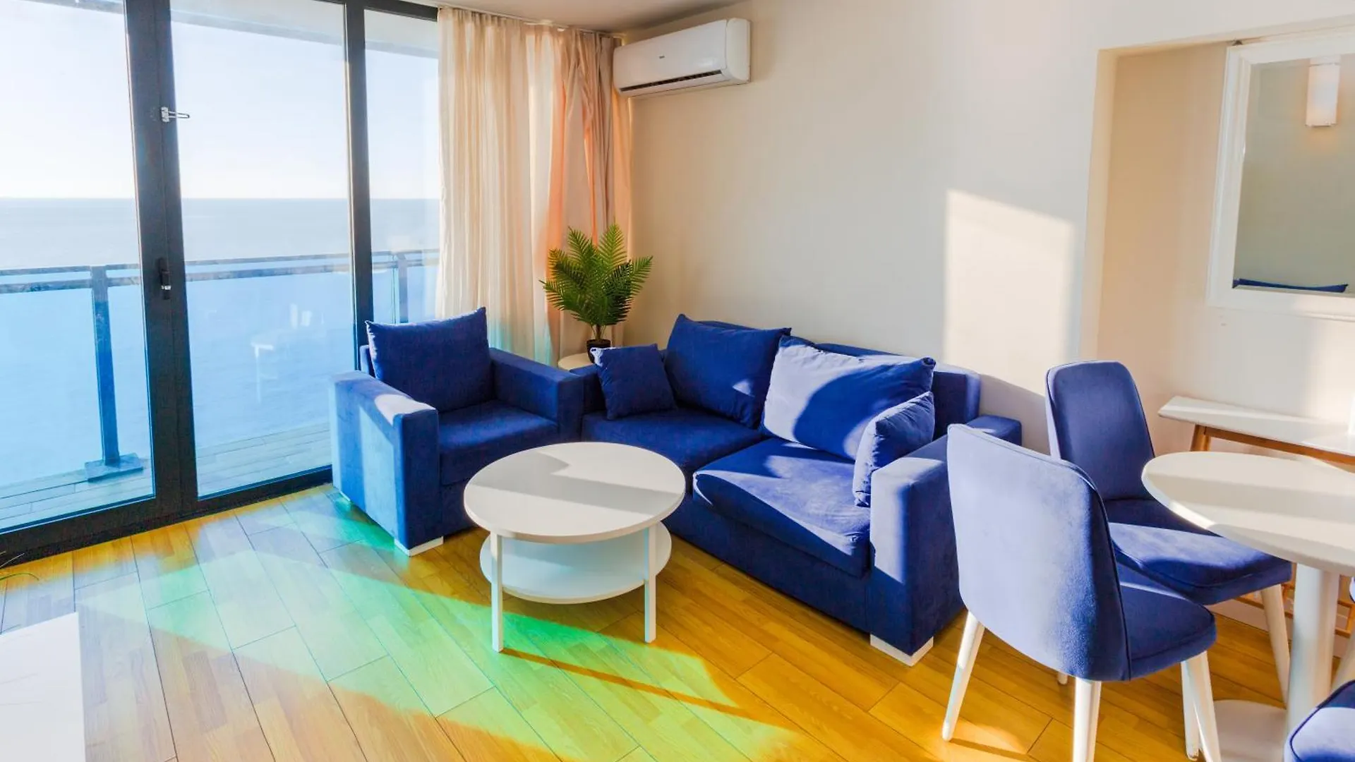 Aparthotel Seasonal - Beautiful Apartments Near The Sea - Orbi City N3 Batumi