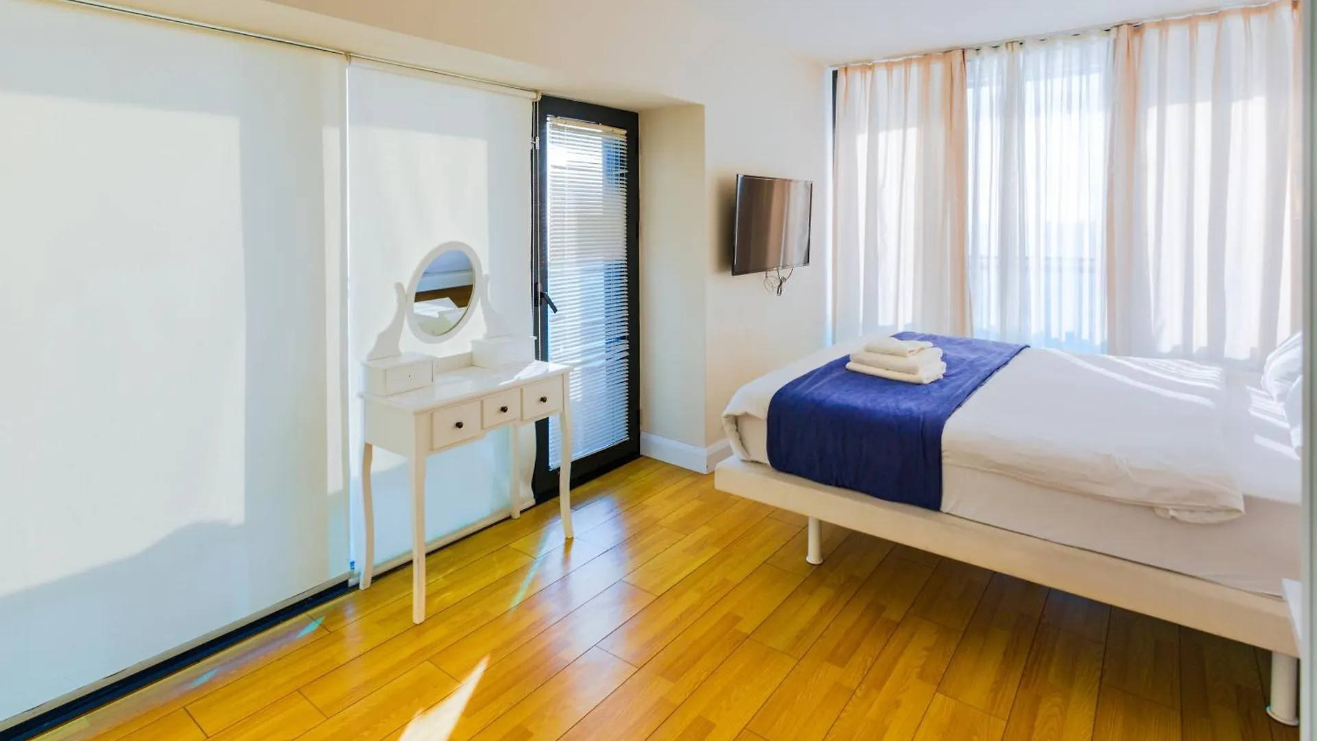 Seasonal - Beautiful Apartments Near The Sea - Orbi City N3 Batumi 0*,  Georgia