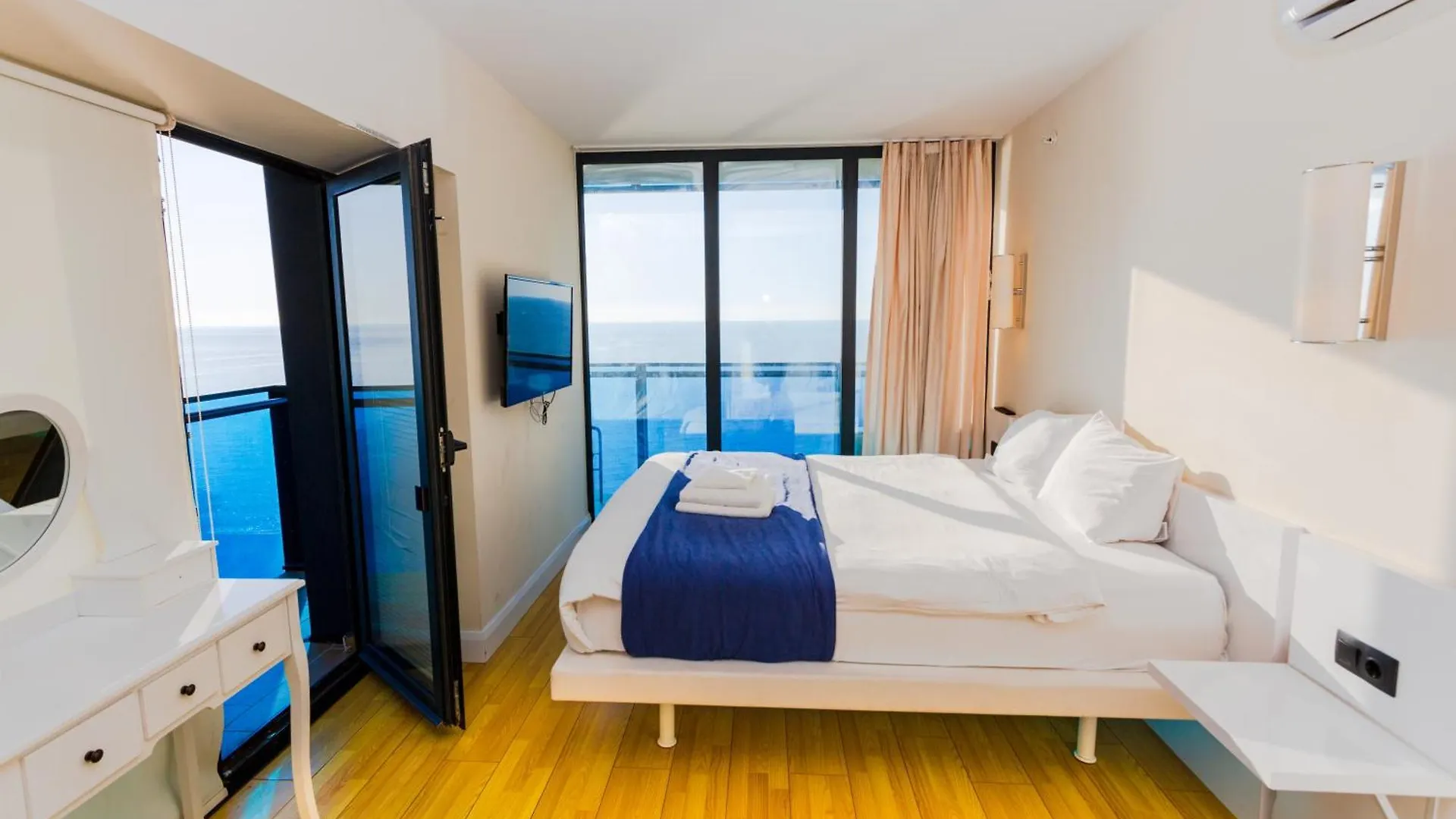 Aparthotel Seasonal - Beautiful Apartments Near The Sea - Orbi City N3 Batumi